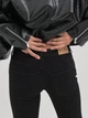 Джинсы Regular Fit женские NA-KD 1018-008850-0002 32 Черные (7325946016674) - изображение 4