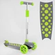 Дитячий самокат Best Scooter LK-70111. Підсвічування деки, коліс та дисків, PU колеса, знімне кермо. Зелений - зображення 1