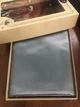 Атласное постельное белье Полуторный 145 x 210 с простыней на резинке наволочка 50х70 2шт Серый (141403) - изображение 4