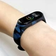 Силиконовый ремешок MRK для фитнес браслета Xiaomi Mi Band 4/3 с рисунком Камуфляж сине-черный с металлической кнопкой (mrk21042020) - изображение 2