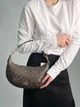 Женская сумка COACH Payton Hobo In Signature Canvas (коричневая) - изображение 7
