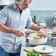 Гусятница KitchenAid Cast Iron с крышкой Чугунная 30 см 5.6 л Миндальный крем (CC006062-001) - изображение 5