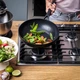 Вок KitchenAid CFA с керамическим покрытием 28 см (CC003294-001) - изображение 6
