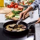 Сковорода-гриль KitchenAid CFA з керамічним покриттям 28 см (CC005681-001) - зображення 12