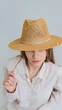 Летняя шляпа федора D.Hats коричневая с цепью и жемчужинами - изображение 3