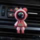 Автомобільний ароматизатор Астронавт Космонавт Червоний в авто на дефлектор, пахучка астронавт в машину з арома таблеткою - зображення 1