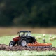 Спецтехніка Britains Трактор Massey Ferguson 6290 з культиватором 1:32 (43335) - зображення 4