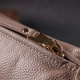Практична жіноча сумка з однією довгою ручкою з натуральної шкіри Vintage 22306 бежева - зображення 9