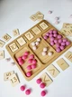 Дерев'яна Математична дошка Монтессорі Threewood для вивчення цифр з картками та з рожевими вовняними кульками, для дітей від 3 років, розмір 30x20см - изображение 2