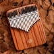 Калимба Hluru KY21 Red Rosewood (21 язычков, палисандр), кейс, пьезозвукосниматель - изображение 3