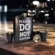 Набір чорна фляга з чарками "Please do not disturb" , Дерев'яна подарункова коробка з гравіюванням - зображення 2