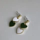 Серьги-подвески сердечка гвоздики Honey Fashion Accessories зелено-белый (12-143) - изображение 4