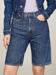 Krótkie spodenki damskie jeansowe Tommy Jeans DW0DW17634-1A5 32 Niebieskie (8720646686421) - obraz 4