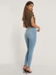 Джинсы Skinny женские NA-KD 1660-000121-0047 40 Голубые (7325942872762) - изображение 4