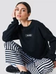 Свитшот женский NA-KD 1018-001456-0002 XS Черный (7325941063017) - изображение 1