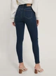 Джинсы Skinny женские NA-KD 1660-000121-0038 32 Темно-синие (7325942872656) - изображение 2