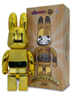 Статуетка Bearbrick x Daruma x Rabbit Gold 400% 28 см Medicom Toy Золотий заєць - зображення 2