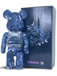 Статуетка Bearbrick x Flora Flower Blue 400% 28 см Medicom Toy Снігове королівство - зображення 1