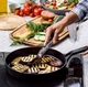 Сковорода гриль KitchenAid CFA CC005681-001 28 см черная 4759071 - изображение 5