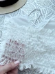 Короткий базовый женский белый топ бюстье с кружевом и аппликацией 42-44 - изображение 3
