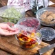 Універсальні кришки пакети на гумці для зберігання продуктів у холодильнику кришка-чохол набір 100 шт - зображення 3