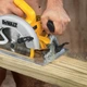 Пила дисковая сетевая DeWalt DWE575K - изображение 2