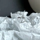 Серебряное кольцо с фианитами, вес изделия 6,2 гр (2161868) - изображение 3