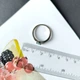 Срібна каблучка з натуральним смарагдом 0.66ct, фіанітами, вага виробу 1,99 гр (2162322) - зображення 5