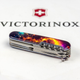 Ніж Victorinox Huntsman Zodiac 91мм/15функ/Зоряний дракон/різнокольоровий - зображення 11