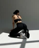 Спортивные женские леггинсы Soft SQ с эффектом визуальной коррекции фигуры Push Up V-пояс Однотонные L Черные (SQ010000L) - изображение 2