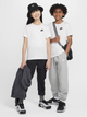 Підліткова футболка Nike K Nsw Tee Emb Futura Lbr FZ5177-100 147-158 см Біла (197596248708) - зображення 4