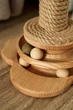 Інтерактивна іграшка кігтеточка (дряпка) для котиків OrganicSchef дерево джут деревяні кульки котяча мята 60х30см (715943235699) - изображение 3