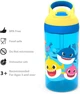 Дитяча пляшка для води Zak Designs Baby Shark із соломинкою та вбудованою петлею для перенесення не протікає виготовлена з міцного пластику - зображення 5