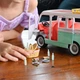 Городской фургон с развлечениями Honey Bee Acres Around City Sunny Days - 14 аксессуаров Флокированные коллекционные фигурки для детей от 3 лет - изображение 6
