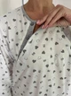 Женская ночная рубашка с сердечками на белом фоне M Кормящая мама SB3241 - изображение 4