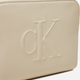 Torebka crossbody damska Calvin Klein K60K612726 Beżowa (8720639563579) - obraz 4