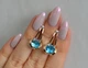 Серебряные серьги Silverstyle с пластинами из золота 010с, цвет камня зеленый - изображение 15