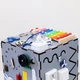 Бизикуб для детей 30x30x30см, 33 элемента, Темно-серый (Развивающий деревянный бизиборд) - изображение 4