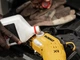 Аккумуляторная мини-пила DeWalt с АКБ и ЗУ DCMPS520P1 - изображение 8