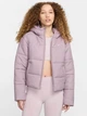 Куртка зимняя короткая женская Nike W Nsw Tf Synfl Nk Clsc Pfr FZ5899-226 L Розовая (197596489422) - изображение 1
