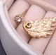 Серьги-гвоздики с камнем Крылья легкости золотистые - изображение 4