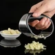 Пресс для чеснока GARLIC PRESS ручной из нержавеющей стали измельчитель металлический с ручкой черный чеснокодавка - изображение 3