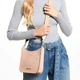 Женская сумка MICHAEL KORS Briley Small Messenger, розовая с логотипом, сумка-мессенджер через плечо - изображение 4