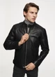 OCHNIK Чоловіча шкіряна куртка з коміром-стійкою KURMS-0315-5427-4XL чорна - изображение 2