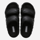 Klapki damskie z futerkiem Crocs Classic Cozzy Overpuff Sandal 210074-001 37-38 (M5/W7) Czarne (0196265733583) - obraz 4