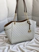 Сумка жіноча Michael Kors Jet Set Large Signature Logo Shoulder Bag біла (35S4GTVT3B) - зображення 1