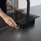 Cмеситель для кухни с выдвижной лейкой HANSGROHE Aquno Select M81 черный латунь 73836670 - изображение 4