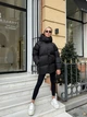 Женская зимняя куртка с капюшоном черного цвета 39428 One Size - изображение 1