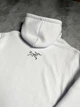 Худи унисекс с рисунком черного логотипа Arcteryx размер L белого цвета - изображение 5