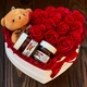 Подарунковий бокс YourGifts з червоними мильними трояндами та солодощами для дівчини, сестри, дружини, мами на день народження - зображення 2